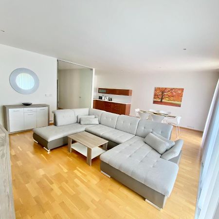 Apartment Korunni Dvur, 2 Free Parkings Praha Exteriér fotografie