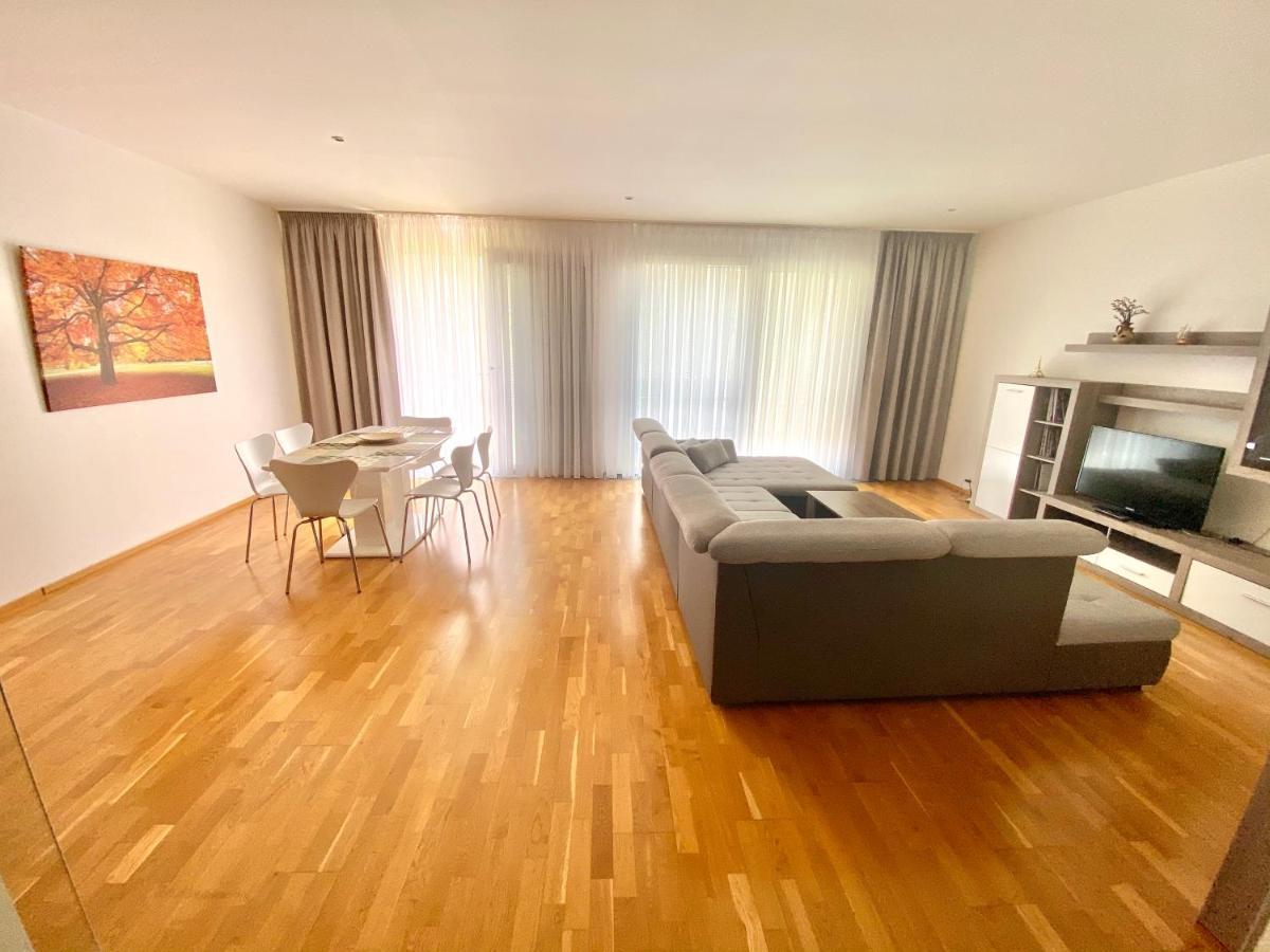Apartment Korunni Dvur, 2 Free Parkings Praha Exteriér fotografie